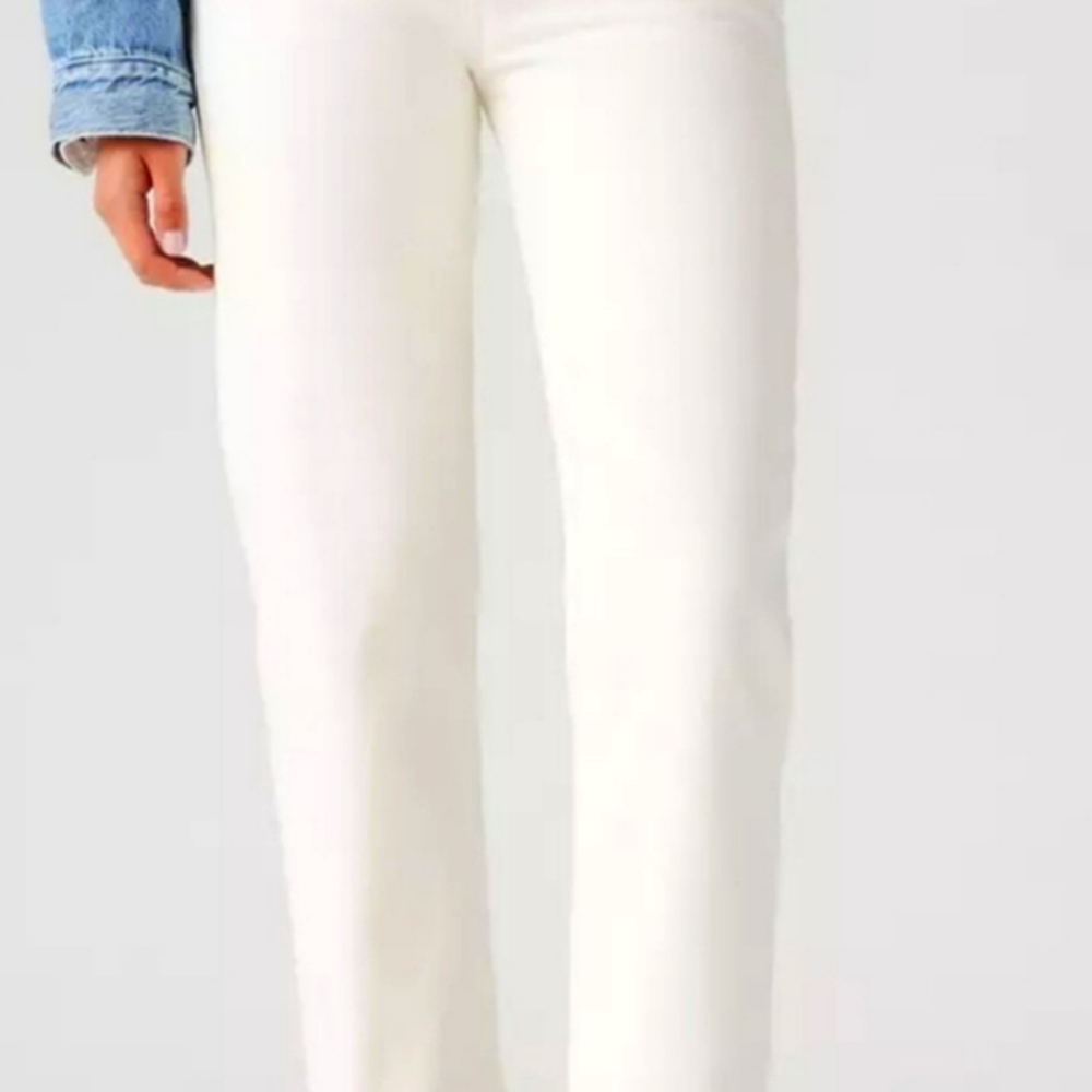 NWT Levi's White Straight Leg Jeans with Wedgie Fit